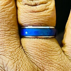 Mood Band Ring. Silver Tone. Changes color based on your mood and temp. Size 9.